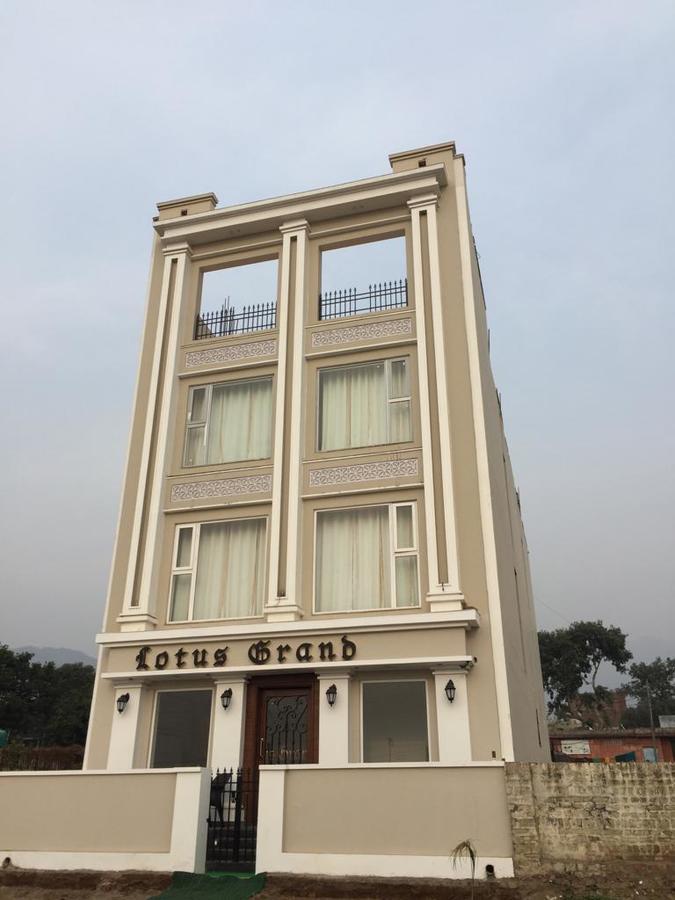 Hotel Lotus Grand Akm Kālka Exteriér fotografie
